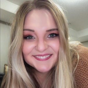 Meet your Posher, Katelyn